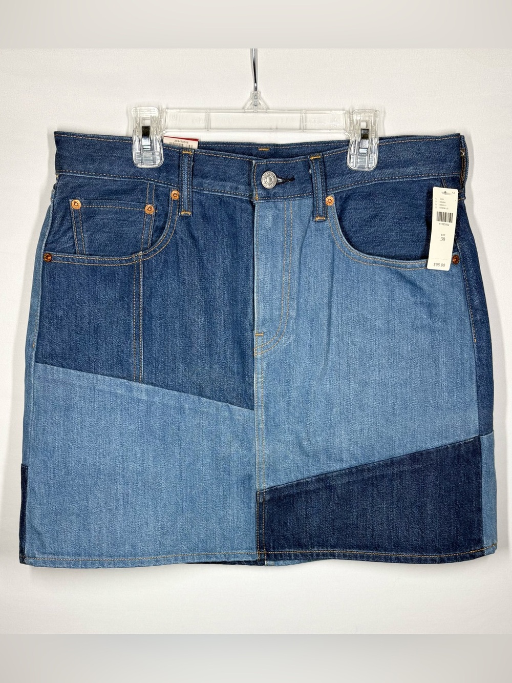 NWT Anthropologie LEVI’S Patchwork Two-Tone Blue Denim Mini Skirt. Size 30